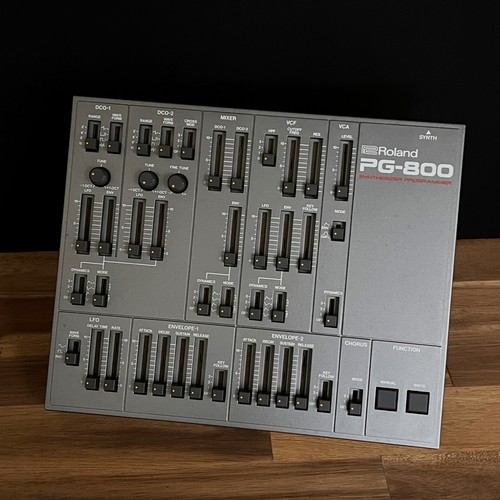 Roland 800 synthesizer - pg-800,