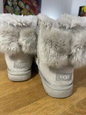 UGG Australia Bailey Stiefelette für Damen - Sand , EU 39, Fell Schleife, Leder