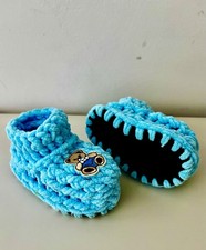 HANDARBEIT      gehäkelte