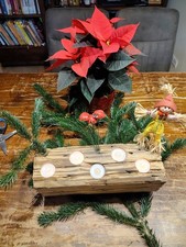 Rustikaler Teelicht- Kerzenhalter  und Blumengesteck aus Altholzbalken