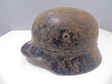 Stahlhelm aus dem Zweiten Weltkrieg mit Nr. D197N , Q64