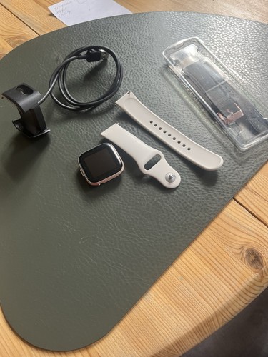 Fitbit versa smartwatch - fitbit,