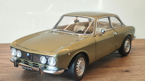 Norev alfa romeo 2000 - romeo, gtv