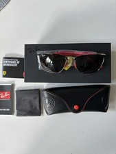 Ray Ban Ferrari Sonnenbrille neu, nie benutzt oder getragen. Schwarz/Rot RB3673M