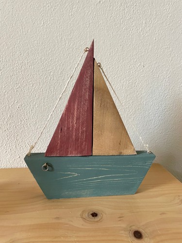 Segelboot aus holz handarbeit - segelboot,