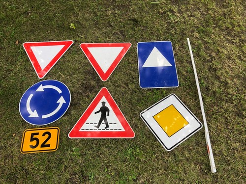 Kleine verkehrsschilder aus - 7,