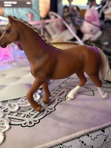 Pferd dekofigur aus kunststoff - dekofigur,