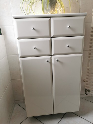 badezimmerschrank