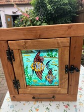 Altes Holzfenster, Sprossenfenster mit Bleiglasscheibe