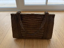 braune Vintage-Handtasche aus