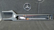 F8-10 * Mercedes-Benz W203 C-Klasse Warndreieck Dreieck Halter // A2038900514
