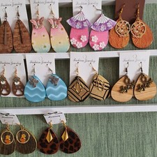 Ohrringe Handarbeit, Unikat, Holzohrringe Träne mit Textilleder, Anhänger