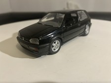 Schabak 1:24 Volkswagen VW Golf 3 VR6  2,8 Super Seltener Modellauto 