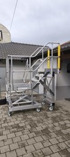 Podesttreppe Aus ALU Fahrbar. Treppe mit Plattform Trittleiter