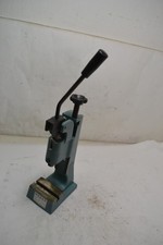 Kniehebelpresse Mäder APK T HV VS