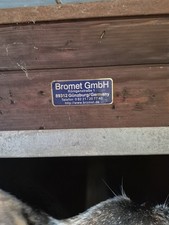 Vollisolierte, massive Holzhundehütte mit Wärmedach