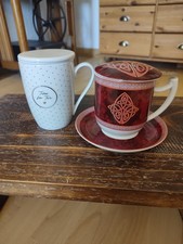 Teetassen 2 Stück  mit Teesieb  1x Porzellan mit Unterteller 1xKeramik