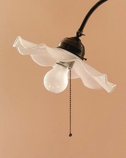 Antiker Lampenschirm um 1935 - Milchglas -  Rüschen -Blütenkelchform