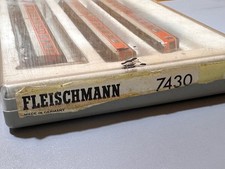 Fleischmann Diesellok mit Zwischenwagen 7430 Modellbau Wie Neu m/Schachtel