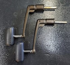 2 × Shimano Big Baitrunner LC Longcast Kurbeln mit Griffstück  Angelrollenkurbel