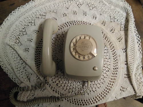 Gut erhaltenes wandtelefon - gut,
