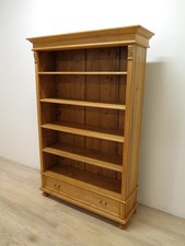 großer Bücherschrank