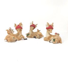 3er Set Deko Rehe WINTERZEIT liegend mit Mütze L. 17cm Kunststein Formano W25