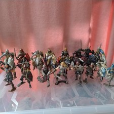 Schleich Ritter Sammlung zu Fuß und zu Pferde  16 Stück 