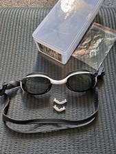Schwimmbrille Taucherbrille schwarz-weiß inkl. Aufbewahrung + Zubehör