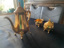 Kaffeekanne in gold, mit