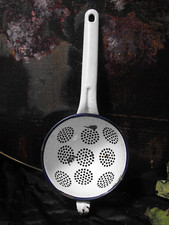 altes Emaille Sieb Nudel- Durchschlagsieb Knödelkelle  -3-