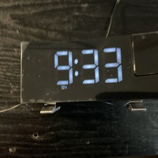 Funk Radiowecker Dimmbar Funkuhr mit Projektion FM LED Projektionswecker Alarm