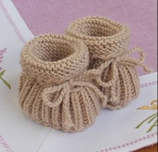 Babyschuhe gestrickt braun