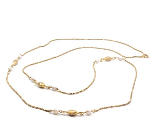 Gold chain with freshwater