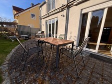 Gartenmöbelset: Tisch und 4