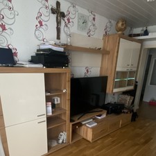 Wohnwand Chremefarbe Holz Glas
