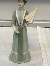 ROYAL DUX BOHEMIA PORZELLAN FIGUR++FRAU MIT SCHIRM++ KLEID FARBE PASTELL