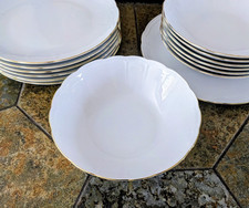 Retsch Bavaria Wunsiedel Speiseservice Relief Goldrand Porzellan, 6 Pers. wie ne