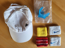 Tennis Accessoires - Kappe, Stirnband, Schweißbänder, Ball Clip