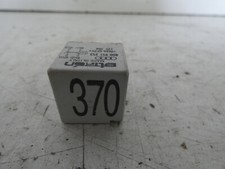 VW Passat 3BG Variant Bj 2003 Relais 370 8D0951253