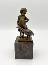 Bronzefigur Gänsehirtin Paul