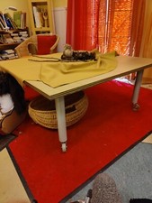 Roll-Tisch aus Buchhandlung