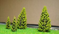 10 dunkelgelbgrüne Tannen
