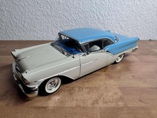 Highway 61 1957 Oldsmobile Super 88 Weiß Blau 1:18