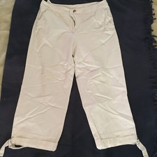 Damen Sommerhose in weiß , Capri, Beinabschluß enger zu stellen Gr. 40