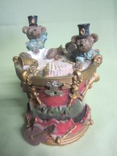 Spardose Sparbüchse Bären Musiker schön verziert 9 cm hoch Ø 9 cm Rarität