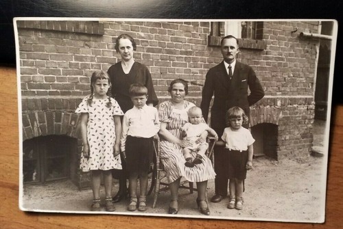 Familie vor haus - familie,