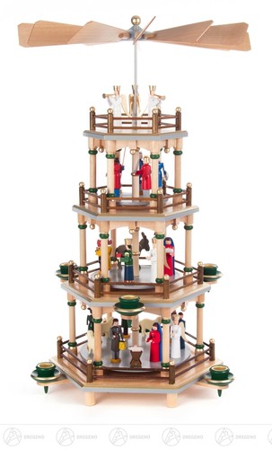 Pyramide mit christi geburt - pyramide,