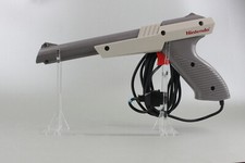 Aufsteller, Display Stand für Nintendo NES Zapper Lightgun Controller