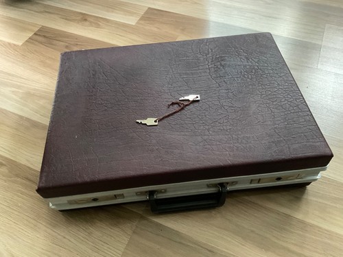 Vintage alter aktenkoffer - vintage, in
